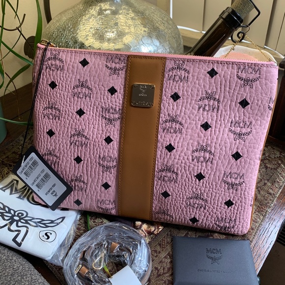 ⛔️SOLD⛔️Auth.MCM logo Diamond Leather zip clutch - Picture 6 of 15